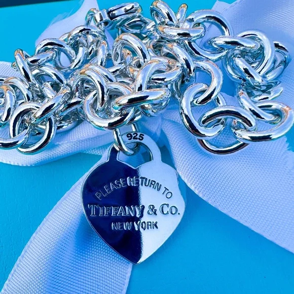 Tiffany & Co Heart Tag Necklace in Sterling Silver - Picture 6 of 8